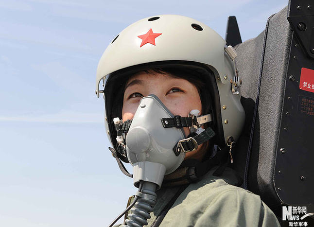 雷霆中绽放的玫瑰