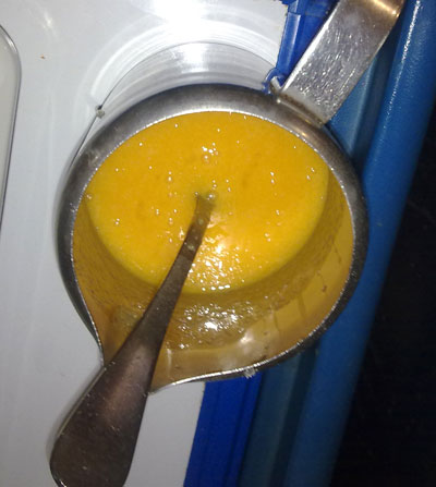 8个蛋黄加 300g白糖