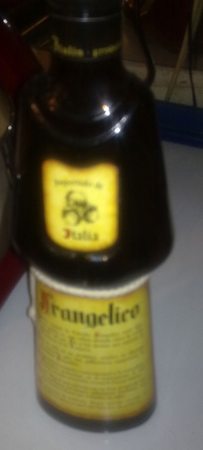 酒  还有咖啡 倒在BISCOCHO 上面