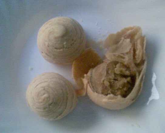 绿豆馅也是自已做的噢，用水洗法，吃起来很细腻