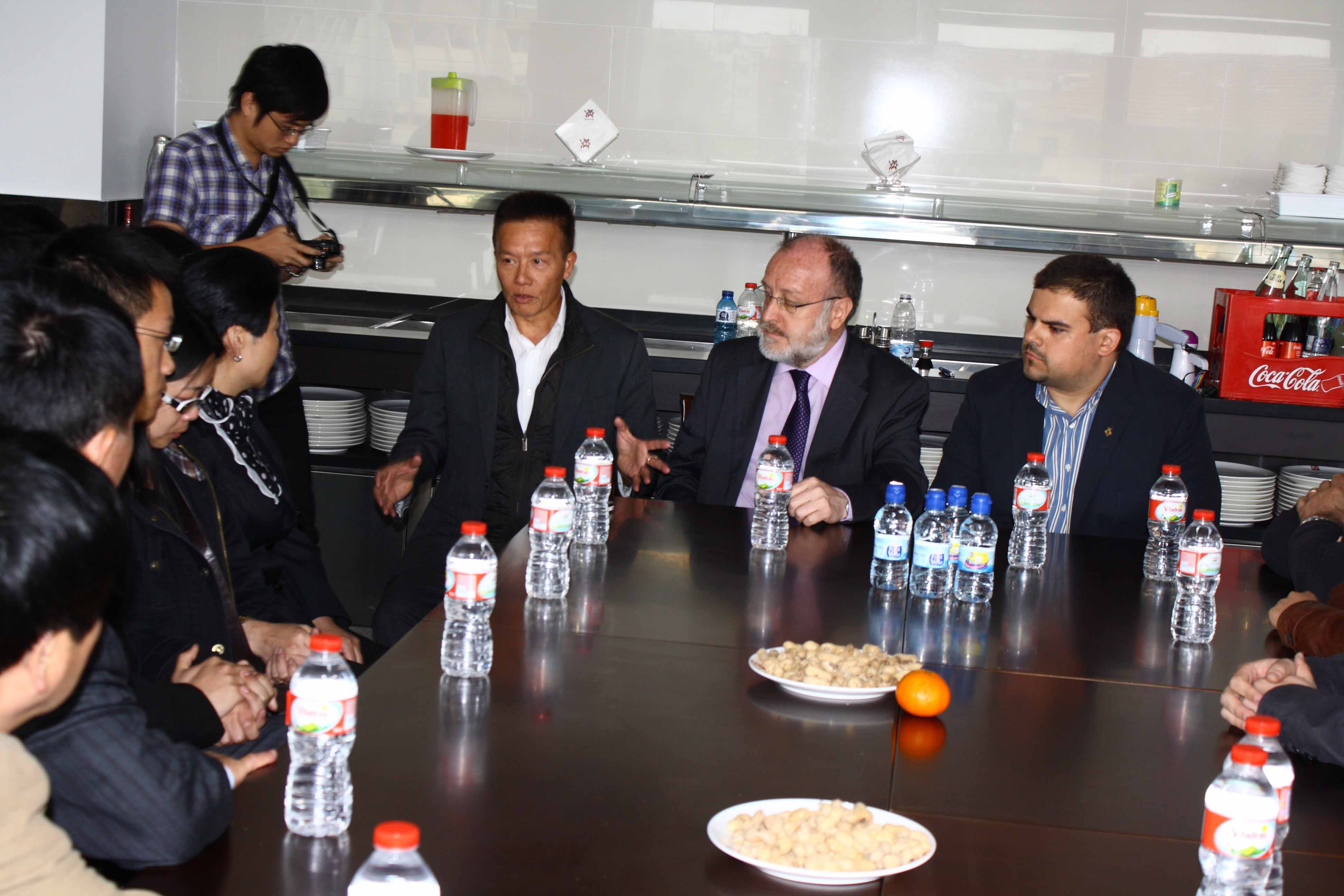 正中左起林传平、QUGEL COLOW先生、d\'Esplugues市议员.jpg