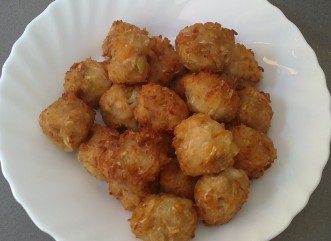 炸萝卜球，以前在中国常常吃的。