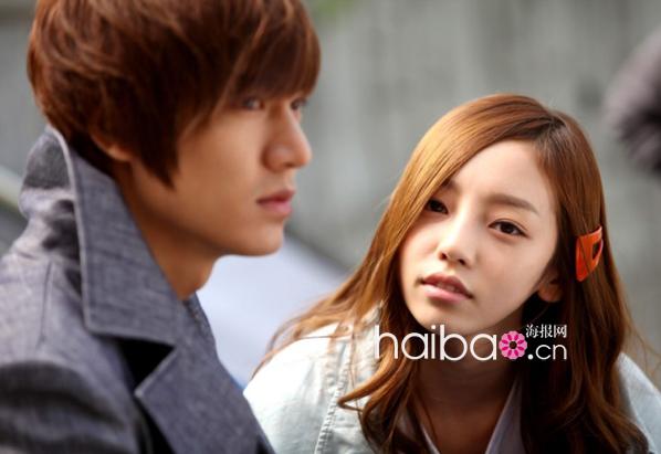 她的存在是衬托男主角的吗？