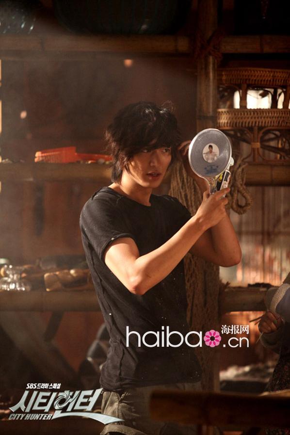 照镜子的样子太娘了。