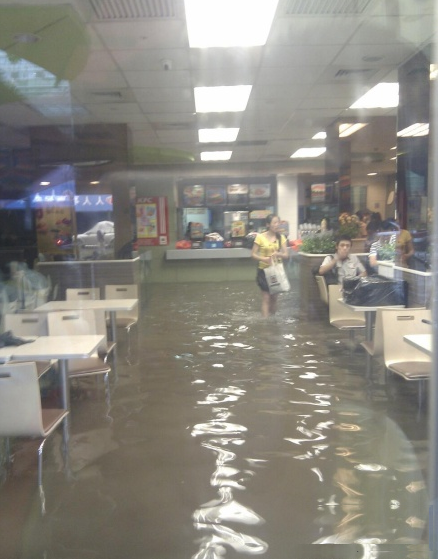 这水和厕所的水连着嘛