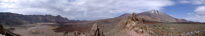 700px-Panorama_Teide_BW.jpg