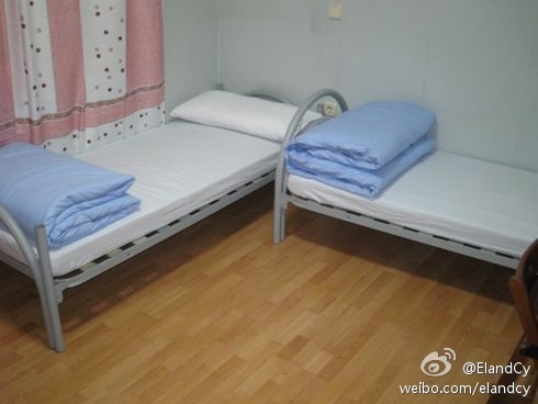 這是上下鋪拆掉變成兩張小床