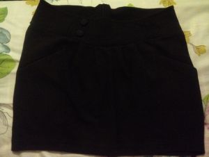 黑色短裙 S/M码 1欧元