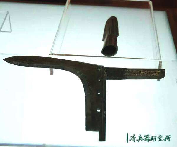 商代连装戟 .jpg