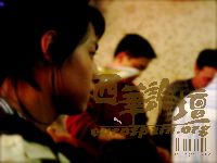 个性的侧脸，整个婚礼唯一一个小帅哥