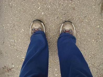 爬了N小时的山~有气无力的脚脚``