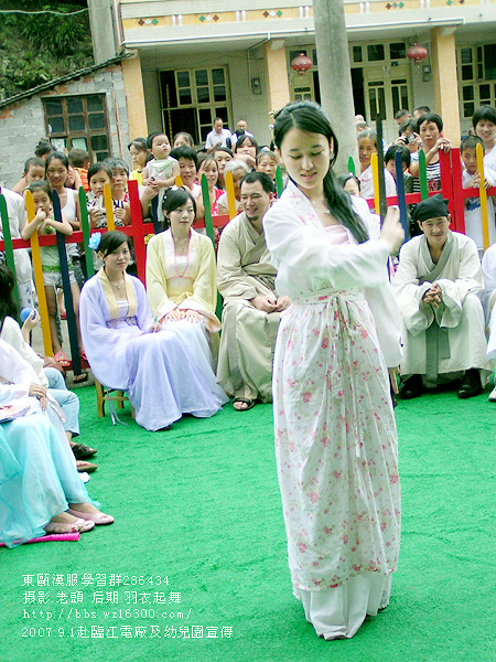 舞剑，英气十足啊