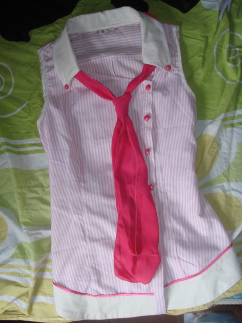 这个穿在身上脱下来拍的 所以皱了 嘿嘿