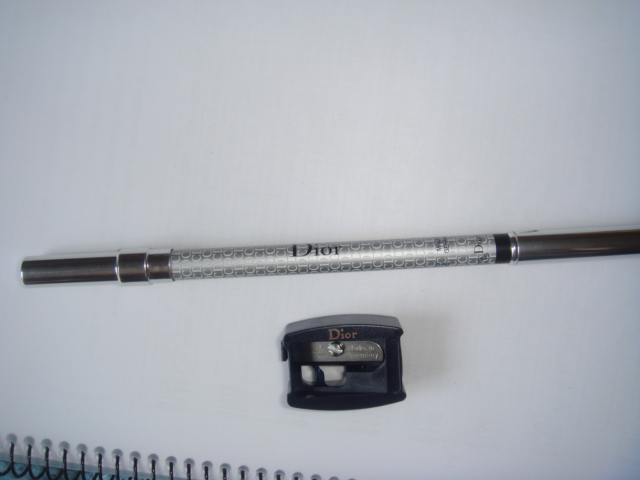 这个蛮不错的  不会晕 我用LANCOME的一下就变熊猫了