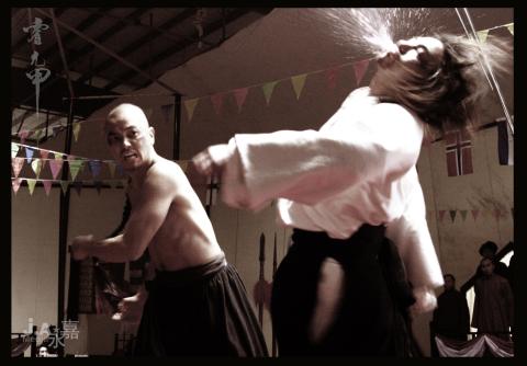 ekin打日本坏蛋佐藤