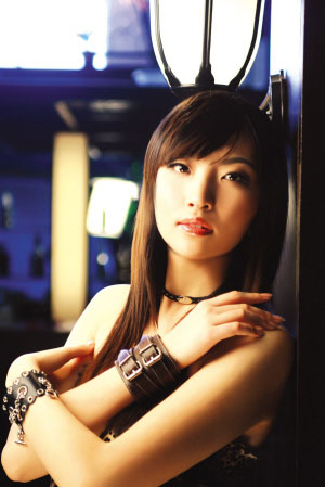 在这一股风潮的引领下，皮革饰品颠覆了传统珠宝的柔美与璀璨，用淡淡的皮草香诠释了新的味道 ...