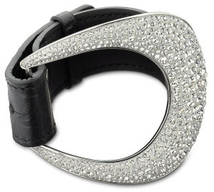 璀璨的水晶金属扣环极具视觉冲击力，让奢华与简约融合成一体。