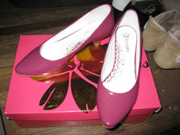 某次鞋不合脚，随便买来凑合的