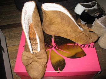 特价买的，小了，没穿过