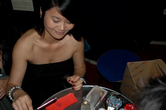 大美女  不認識