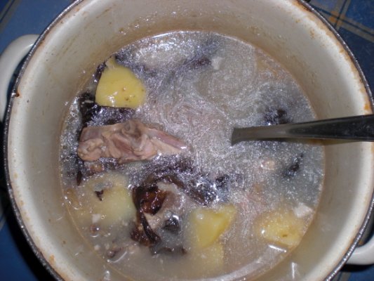 黑木耳炖脆骨浓汤.jpg