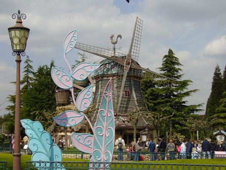 风车转啊转，带着欢快唱啊唱