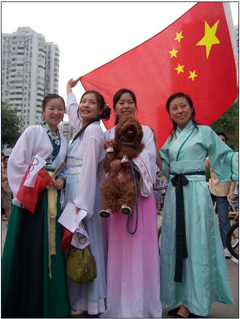 汉服 迎接 圣火.jpg