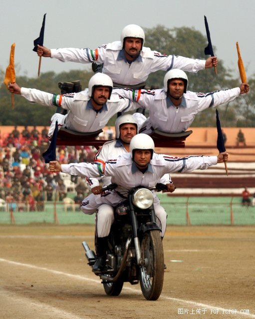 无敌的杂耍摩托队.jpg