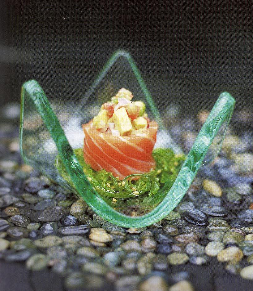 寿司：鲑鱼和鳄梨